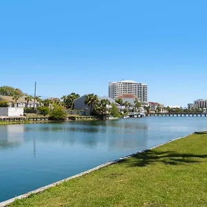 Shoreline Towers Townhouse 4-4 Holiday home
